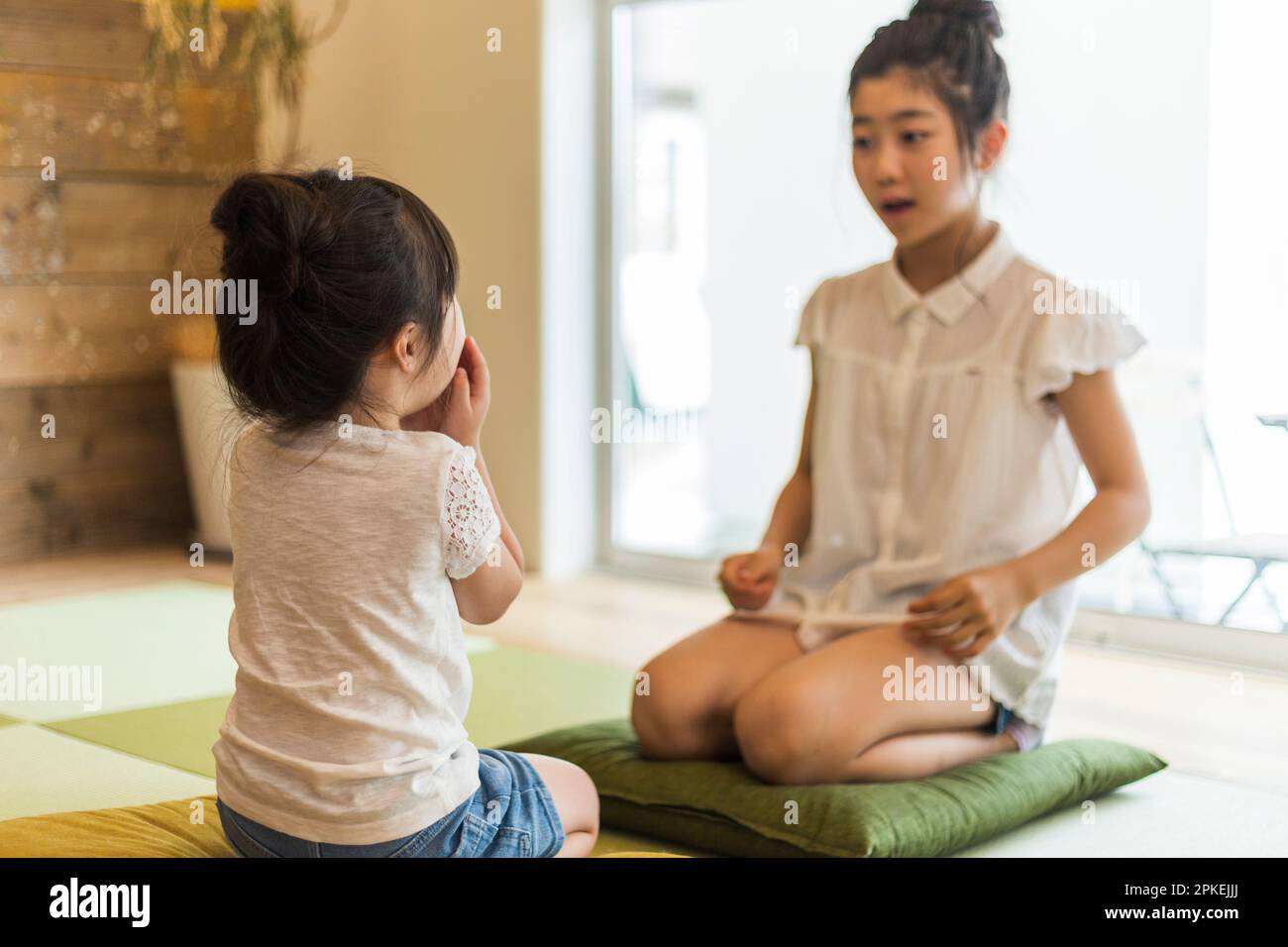 Sisters playing in the Japanese-style room Stock Photo