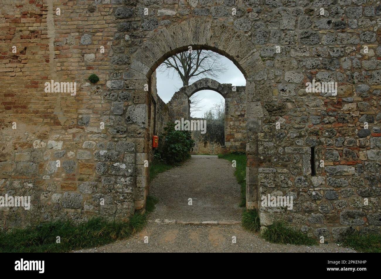 ingresso della fortezza della città di San Gimignano Stock Photo