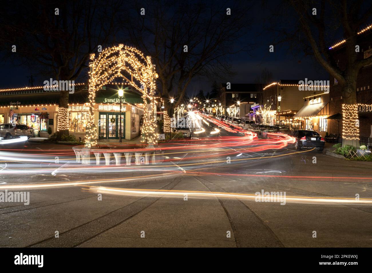 WA24159-00....WASHINGTON - Night time traffic and city lights in the town of Edmonds. Stock Photo