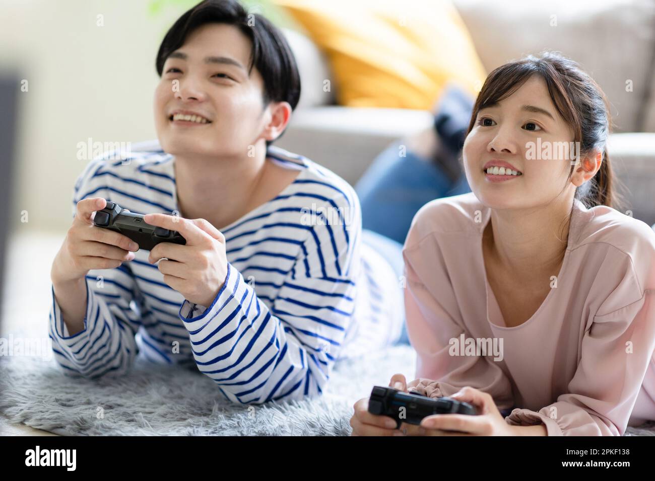 Young asian women play hi-res stock photography and images - Alamy
