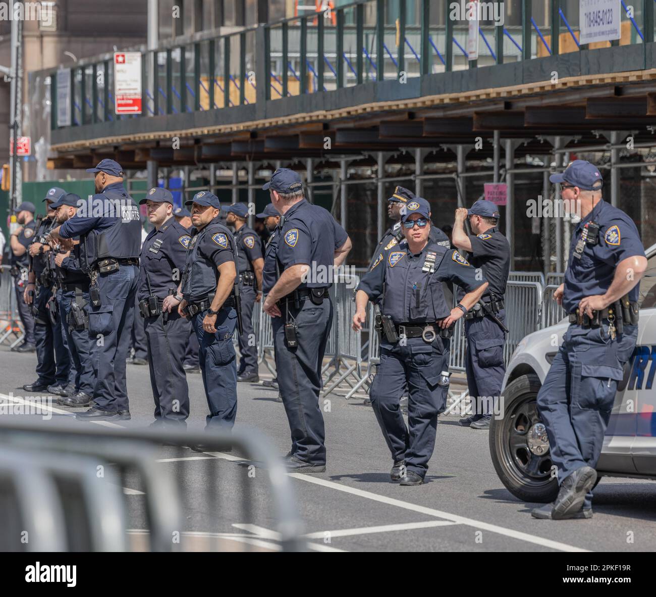 Court officers hi-res stock photography and images - Alamy