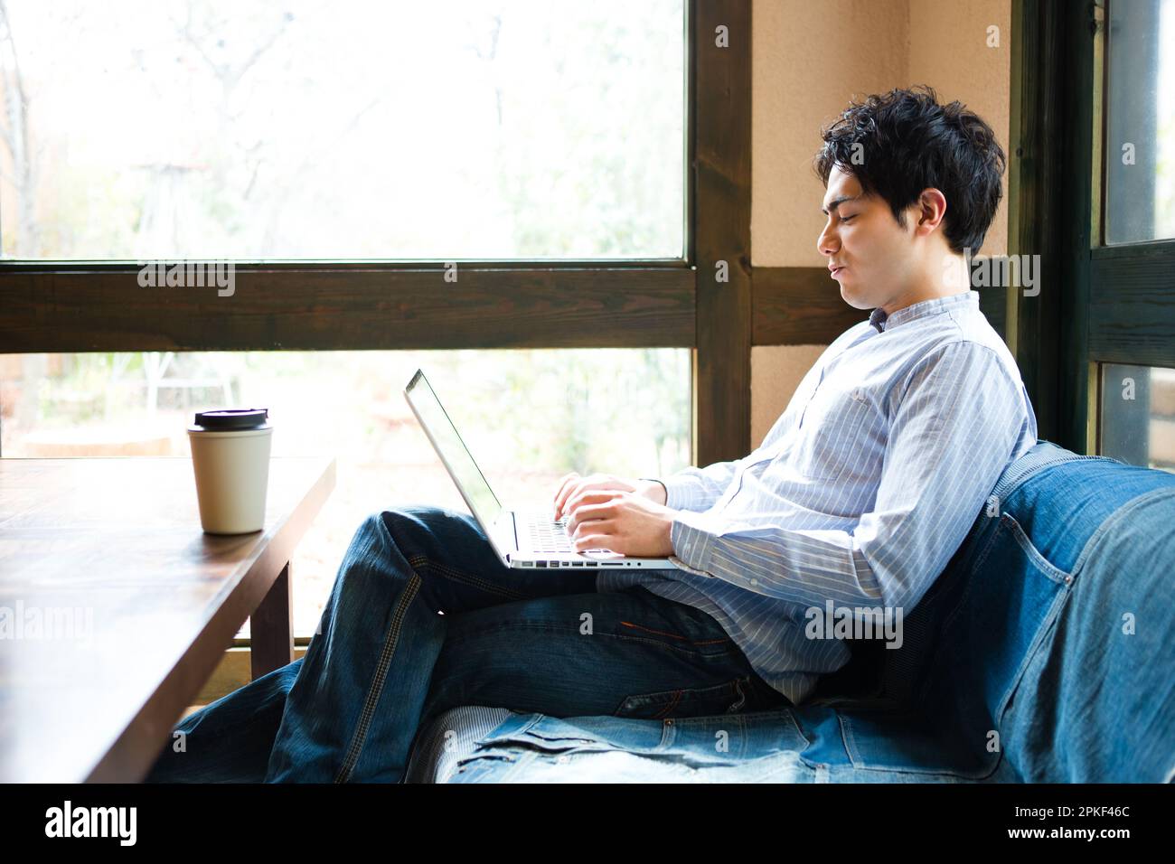 Men using computers at a café Stock Photo