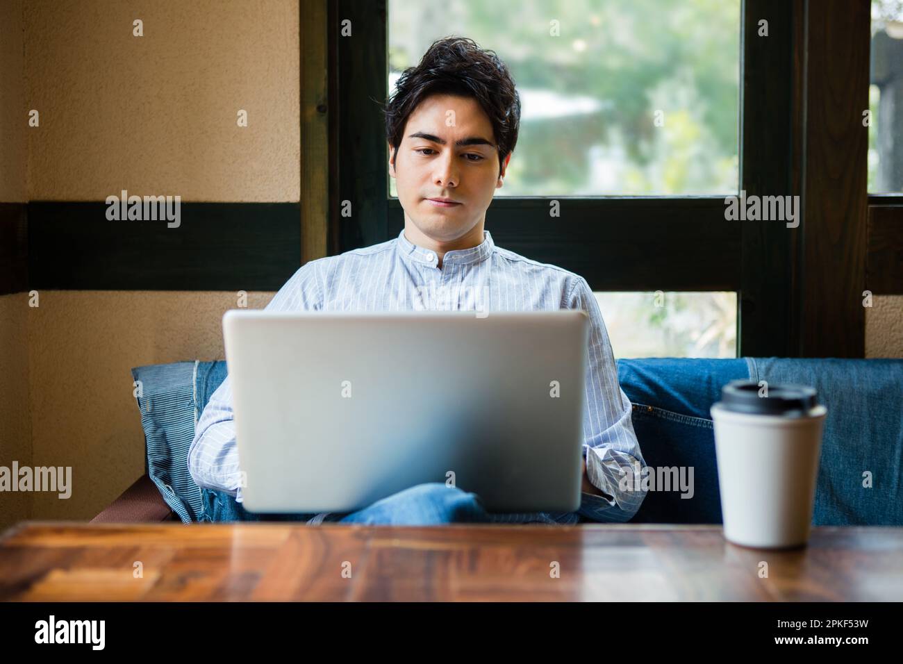 Men using computers at a café Stock Photo