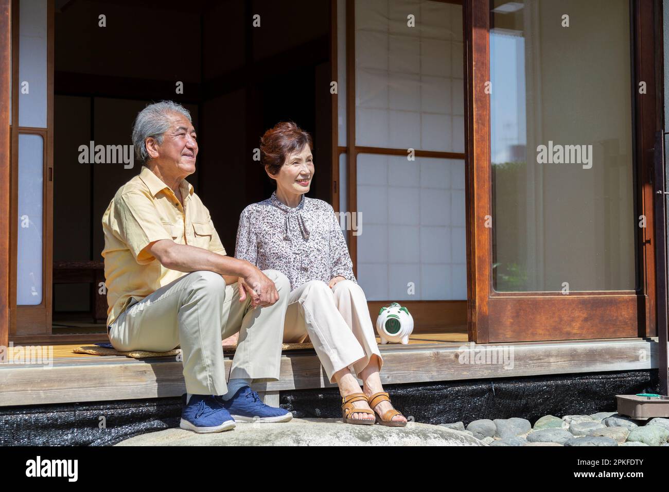 Elderly man on porch home hi-res stock photography and images - Alamy