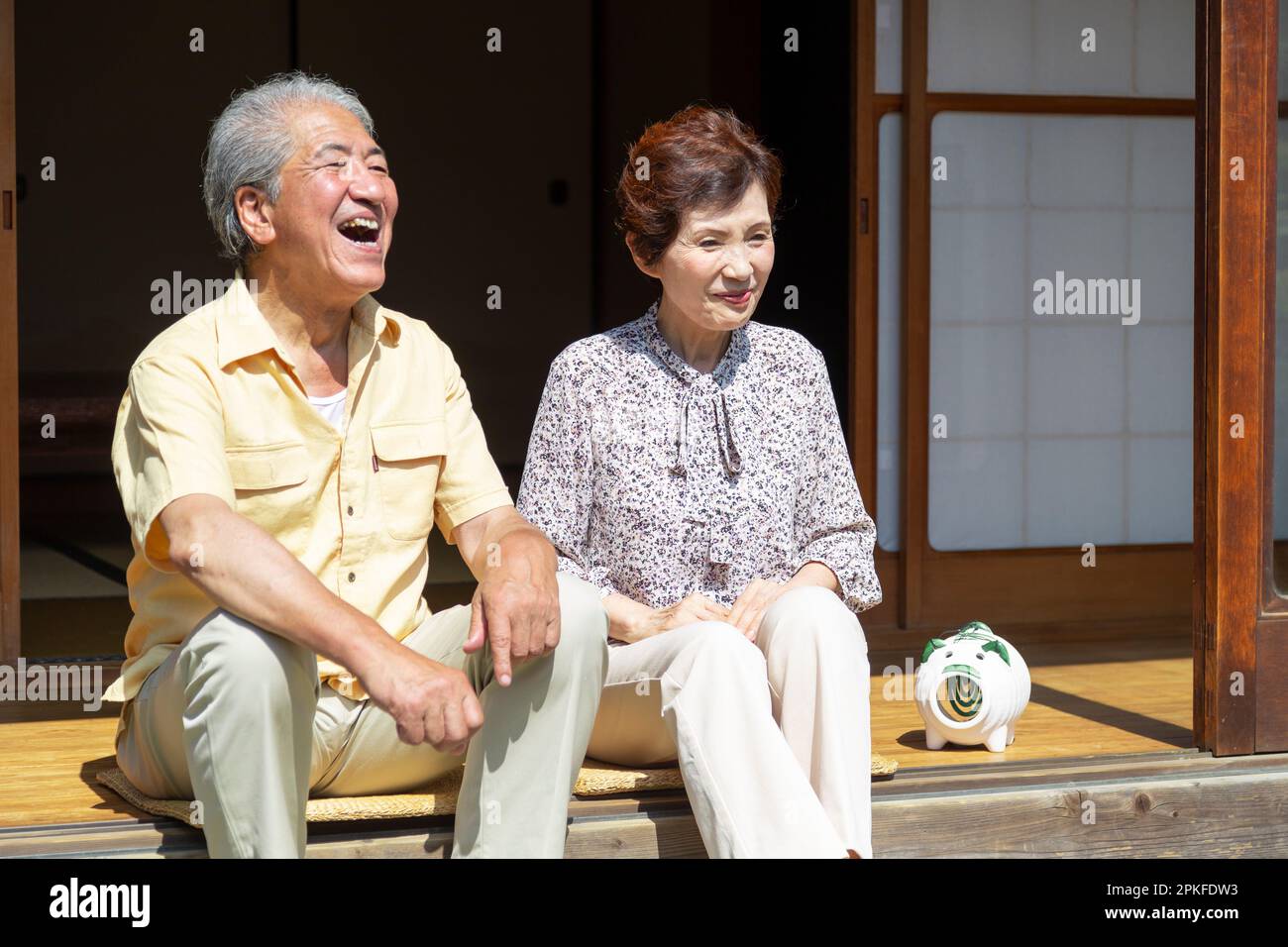 Elderly man on porch home hi-res stock photography and images - Alamy