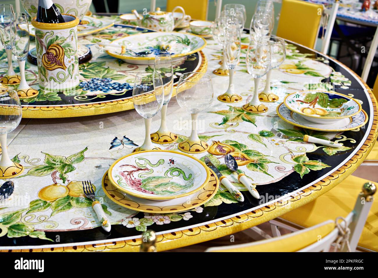 Beautiful dinner table hi-res stock photography and images - Alamy