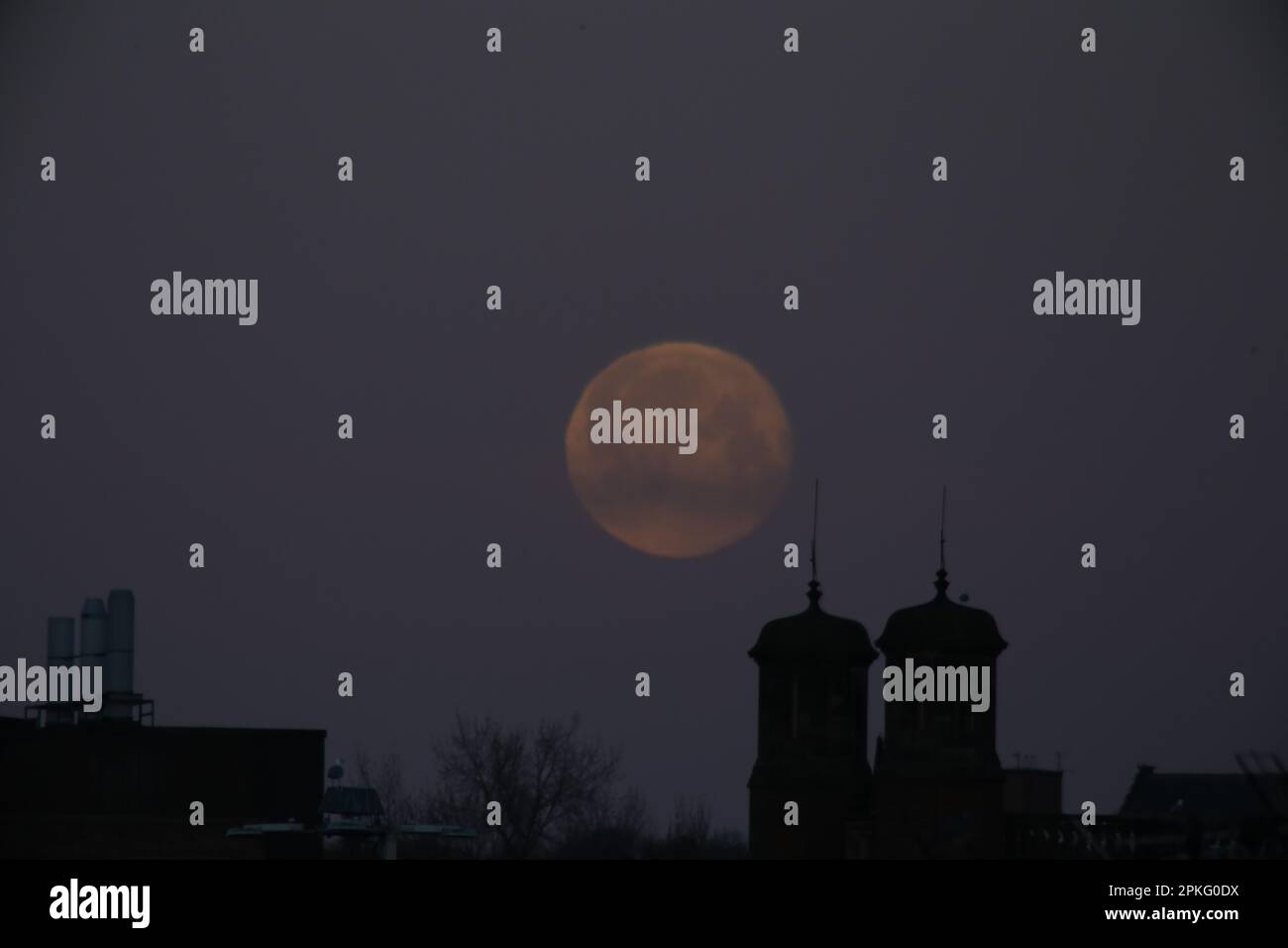 Newcastle upon tyne 7th april 2023 pink moon paschal full moon seen