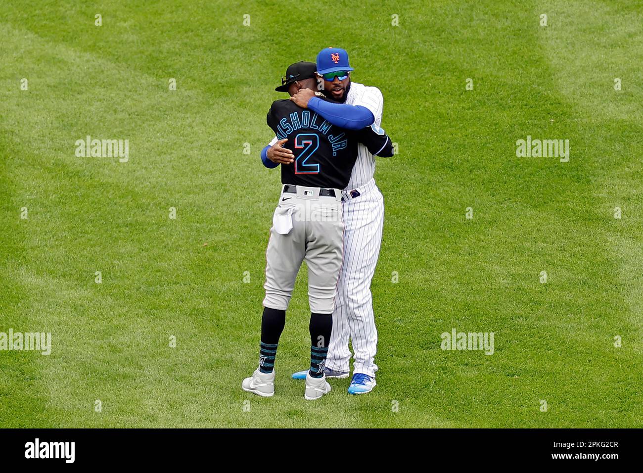 New York Mets right fielder Starling Marte (6) and Miami Marlins center