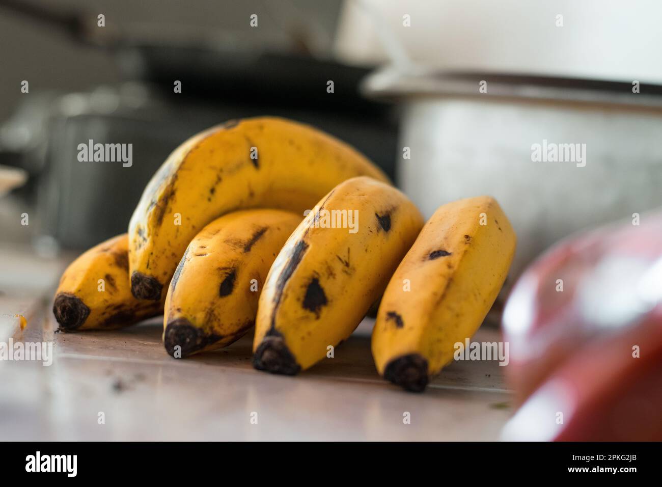 detailed shot of a bunch of bananas, on top of the kitchen counter