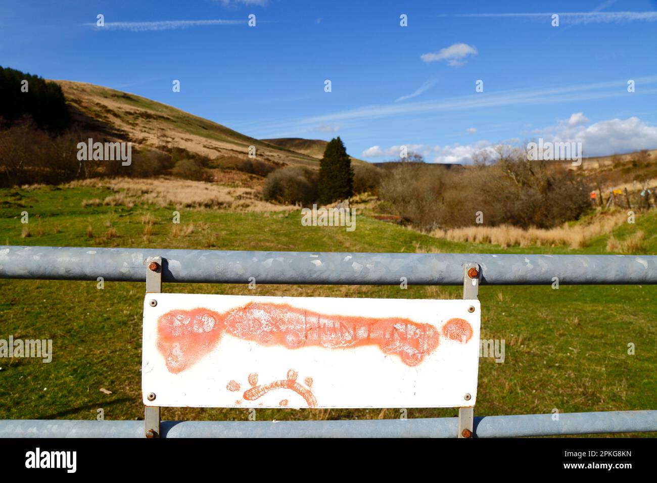 UK Weather: Good Friday bank holiday, April 7th, 2023. Brecon Beacons National Park, South Wales. A No Fox Hunting sign painted by a child on a metal gate in the Brecon Beacons National Park. Stock Photo