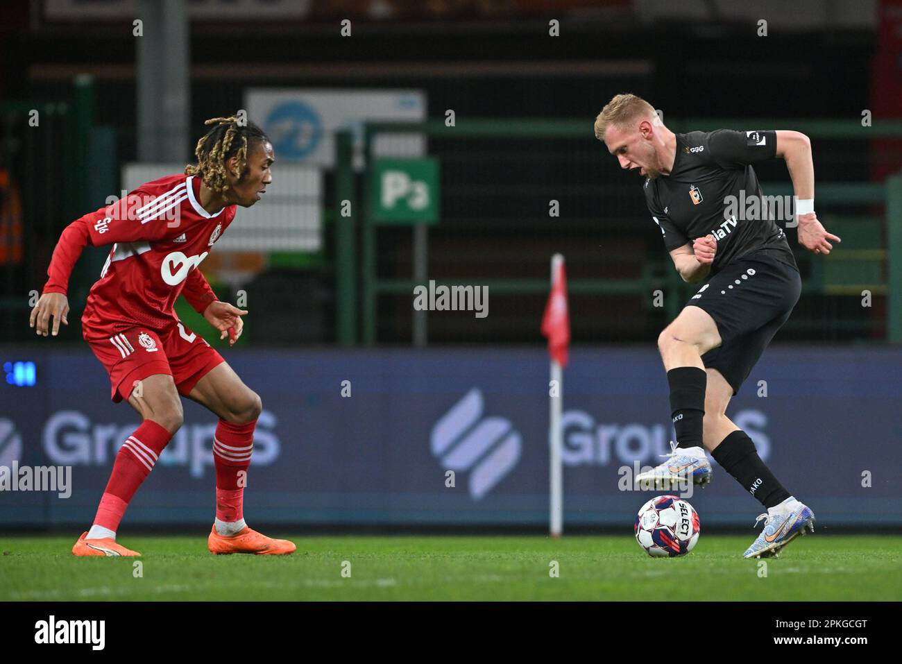 Brahim Traore (28) of Standard pictured defending on Jellert Van