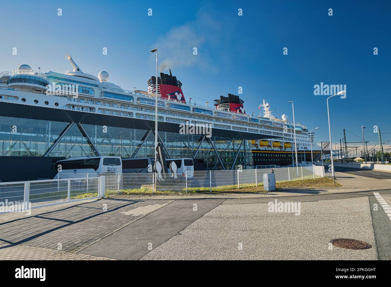 Disney Magic cruise ship in Warnemuende - Disney Magic Cruise Ship In Warnemuende Port 2PKGGHT
