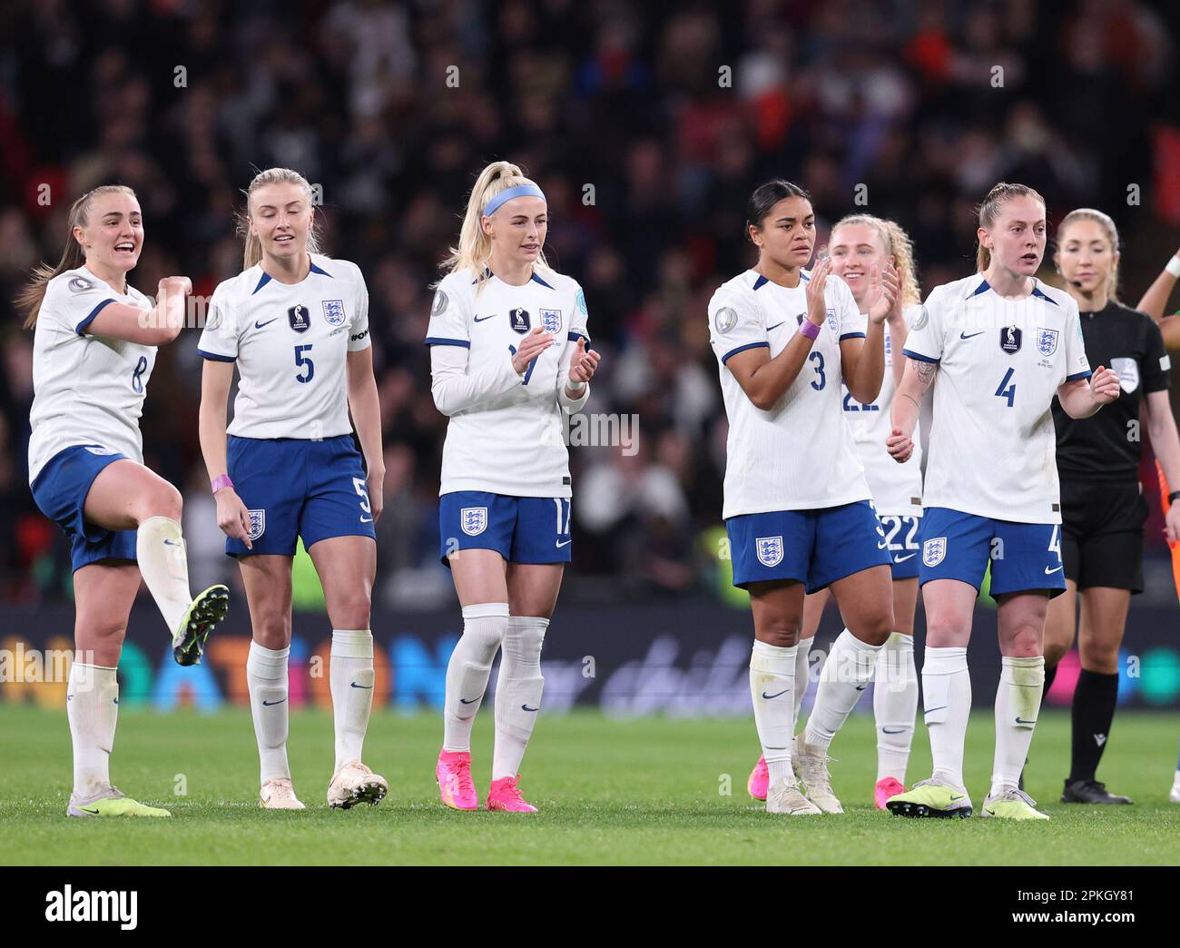 London, UK. 6th Apr, 2023. (L-R) Georgia Stanway, Leah Williamson, Chloe Kelly, Jessica Carter and Keira Walsh of England celebrate during the shoot out during the Women's CONMEBOL/UEFA Finalissima match at Wembley Stadium, London. Picture credit should read: Paul Terry/Sportimage Credit: Sportimage/Alamy Live News Stock Photo