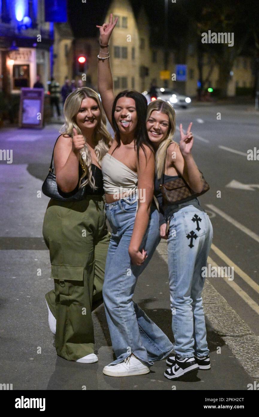 Oxford, 7th April 2023 - Revellers took to bars and clubs of Oxford on Good Friday night. Those out were in high spirits striking extravagant poses. Many hit the city with their mates enjoying the 4-day bumper weekend. Credit: Ben Formby/Alamy Live News Stock Photo