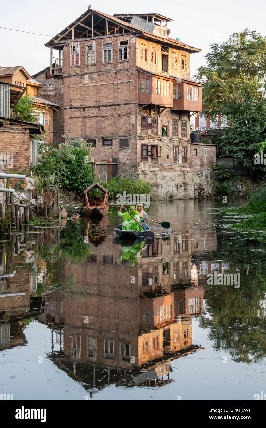 Two women paddle a Shikara in Srinagar, Kashmir, India Stock Photo