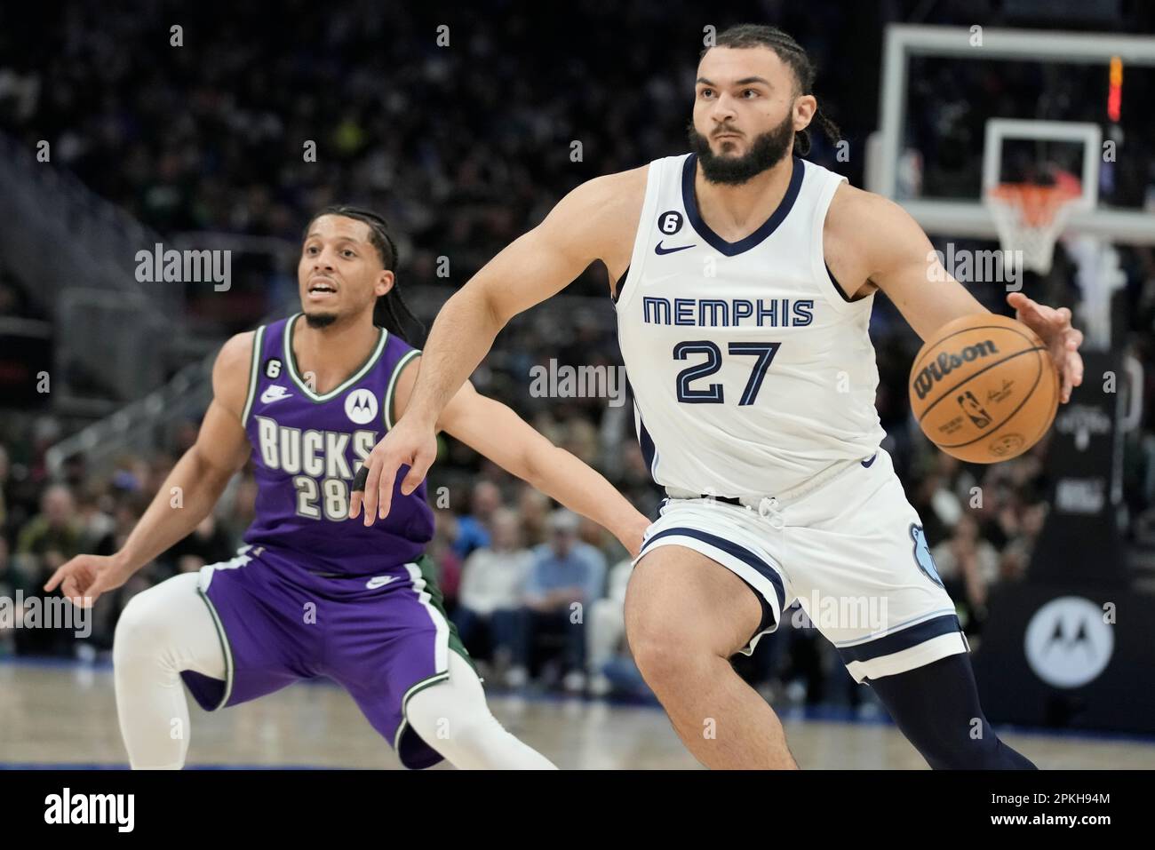 Memphis Grizzlies' David Roddy drives past Milwaukee Bucks' Lindell