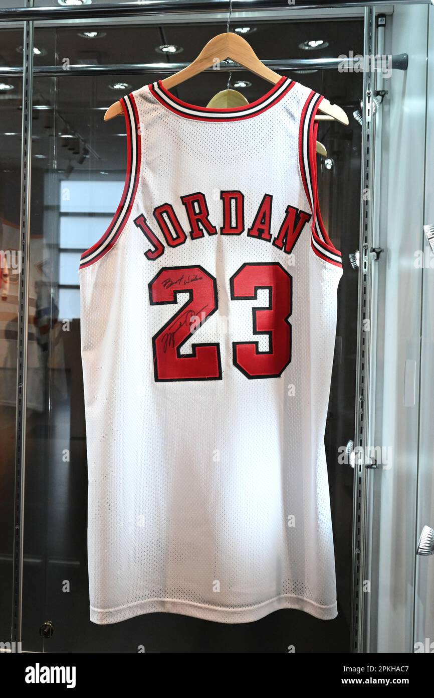 michael jordan jersey worn