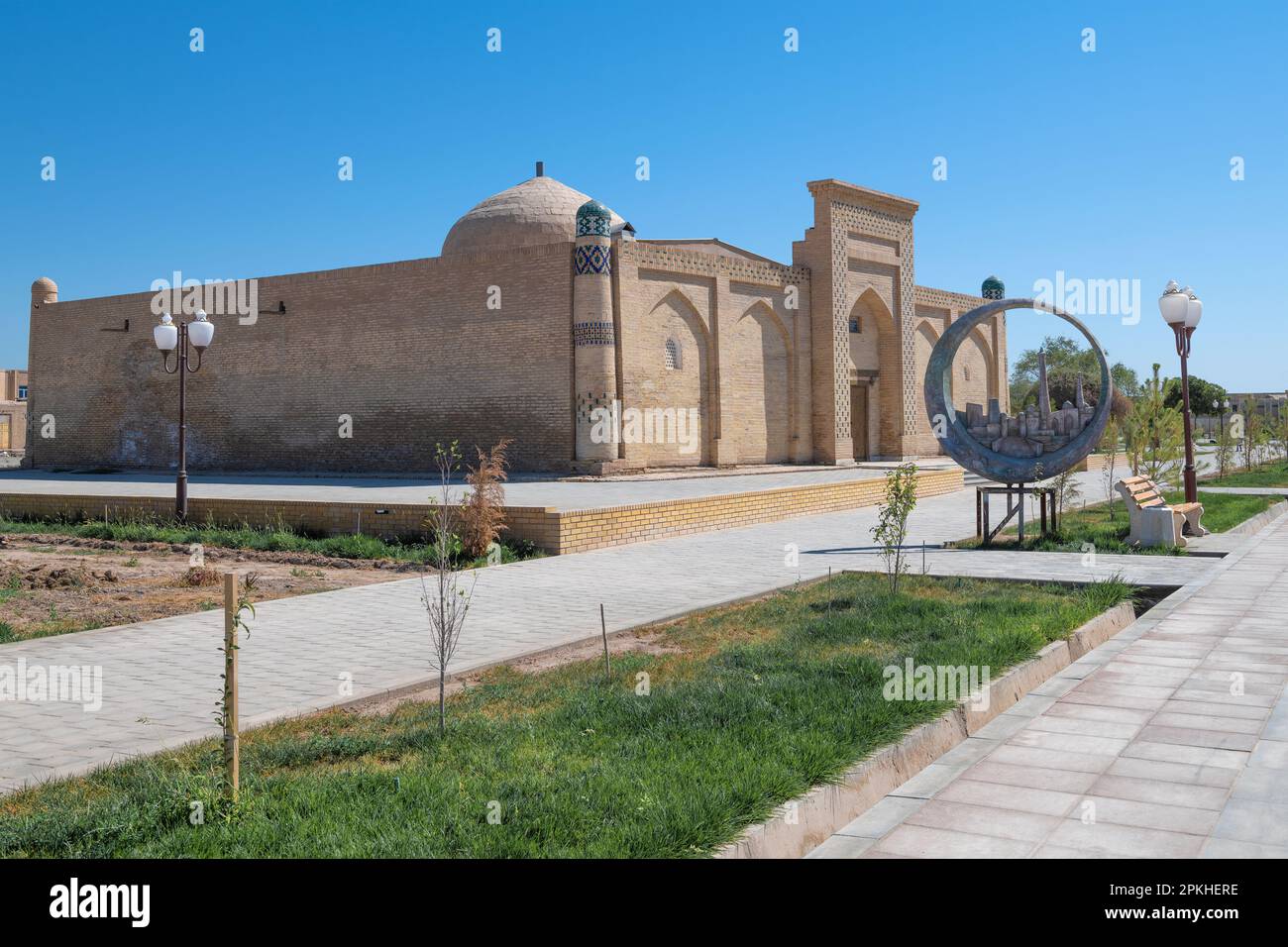 KHIVA, UZBEKISTAN - SEPTEMBER 05, 2022: Street installation depicting the inner city of Ichan-Kala against the background of the ancient Naspurush mad Stock Photo