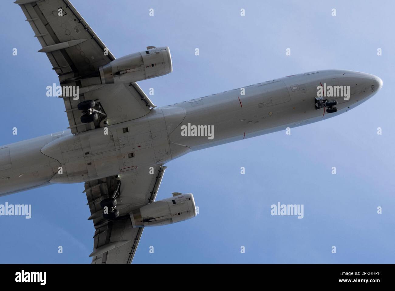 Los Angeles, California, USA. 7th Apr, 2023. An American Airlines ...