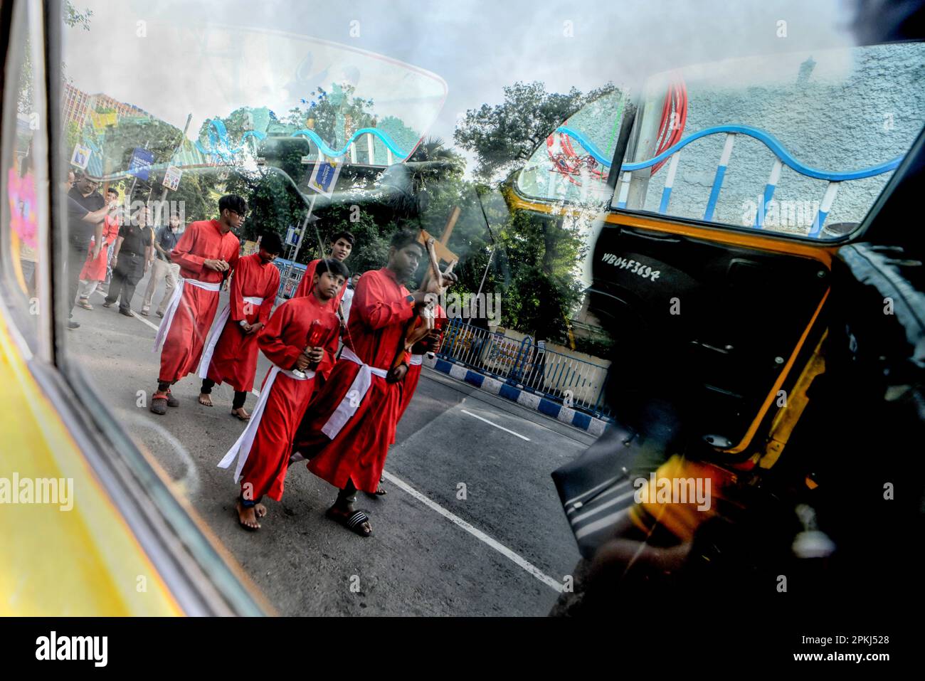 Kolkata india 07th apr 2023 young devotees are seen carrying a
