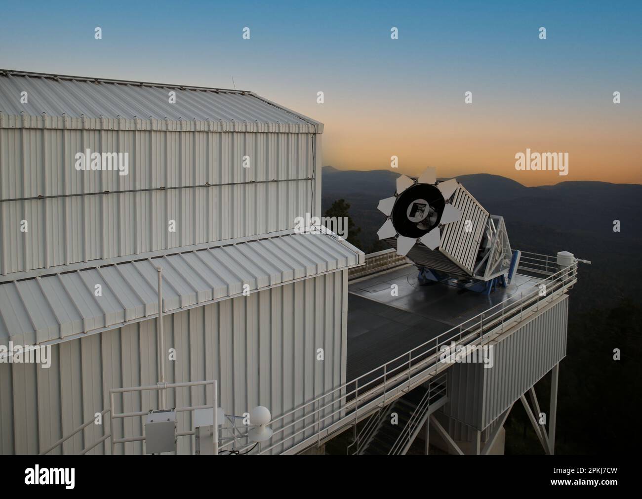 2.5m wideangle optical SDSS telescope at Apache Point Observatory in