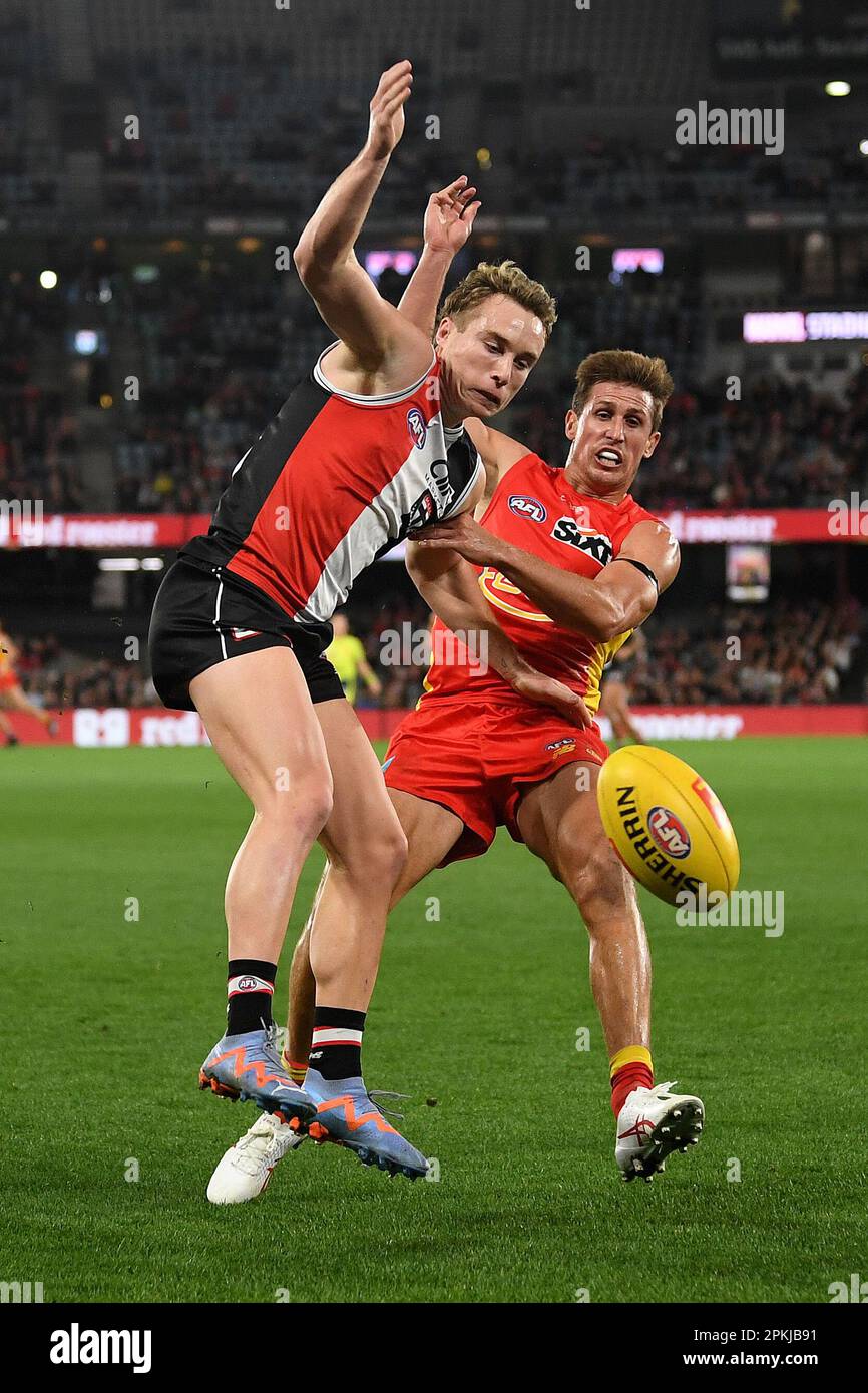 Ryan Byrnes of the Saints and David Swallow of the Suns compete for the