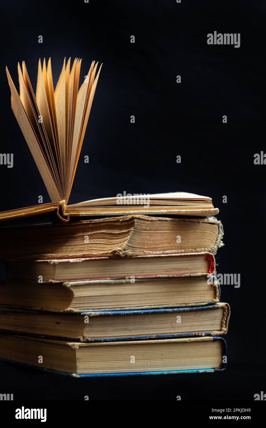 Stack of dark paper hi-res stock photography and images - Alamy