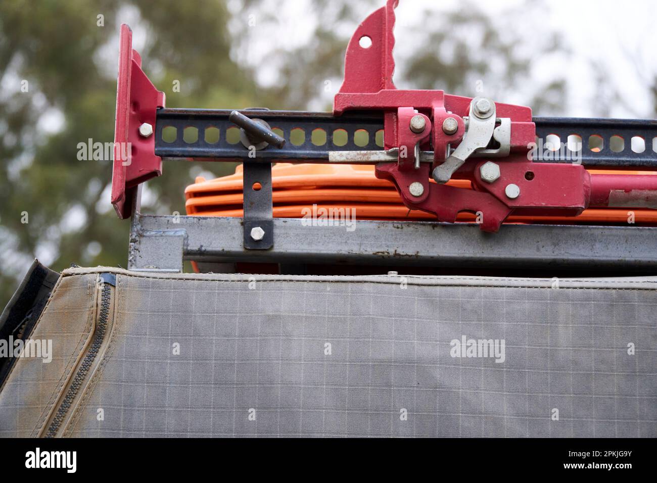 High lift jack and Traction Boards mounted on the roof of a Four Wheel