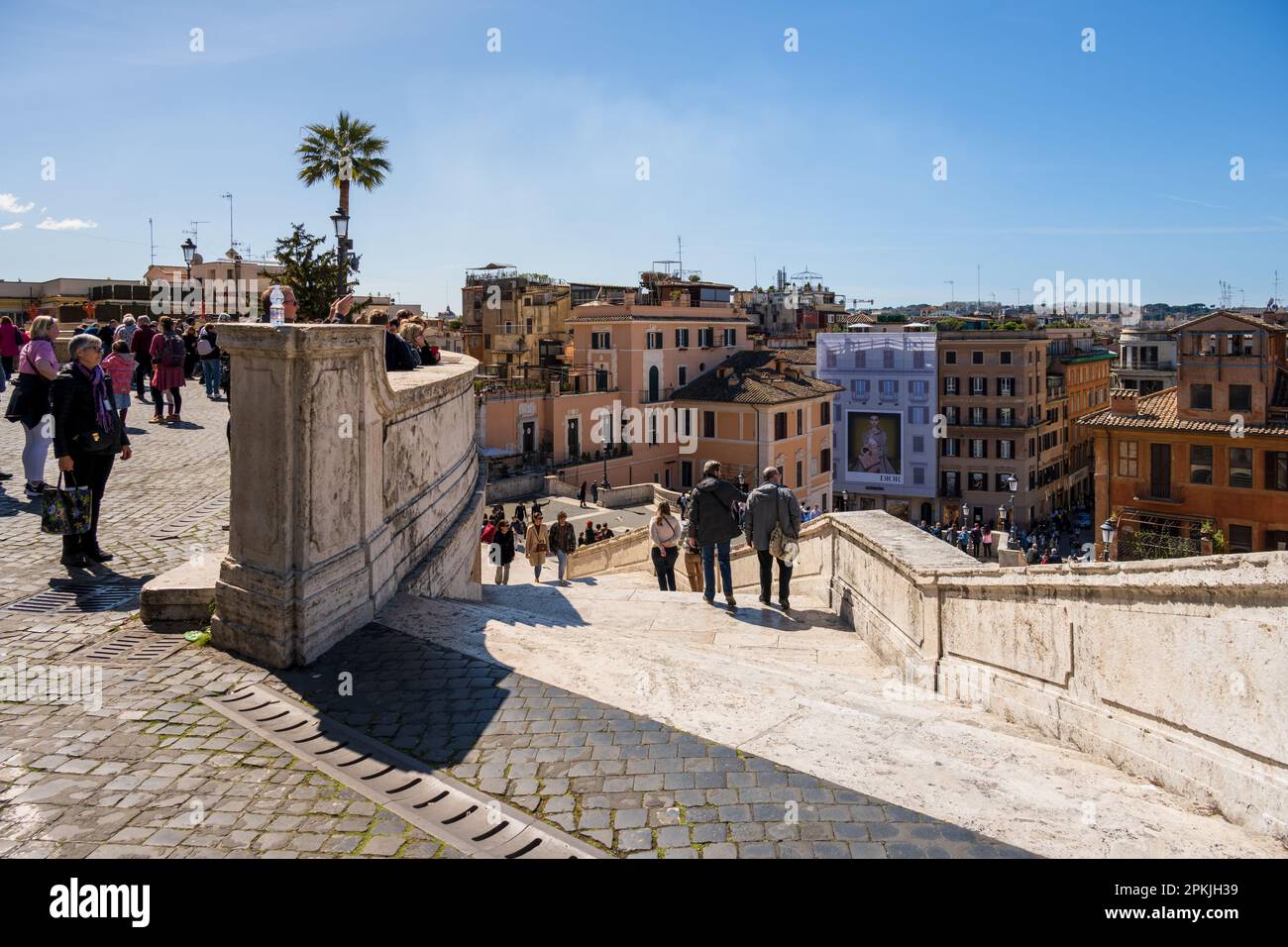 Rom, Italien, Apr. 2023 Spanische Treppe mit Blick über Rom Stock Photo