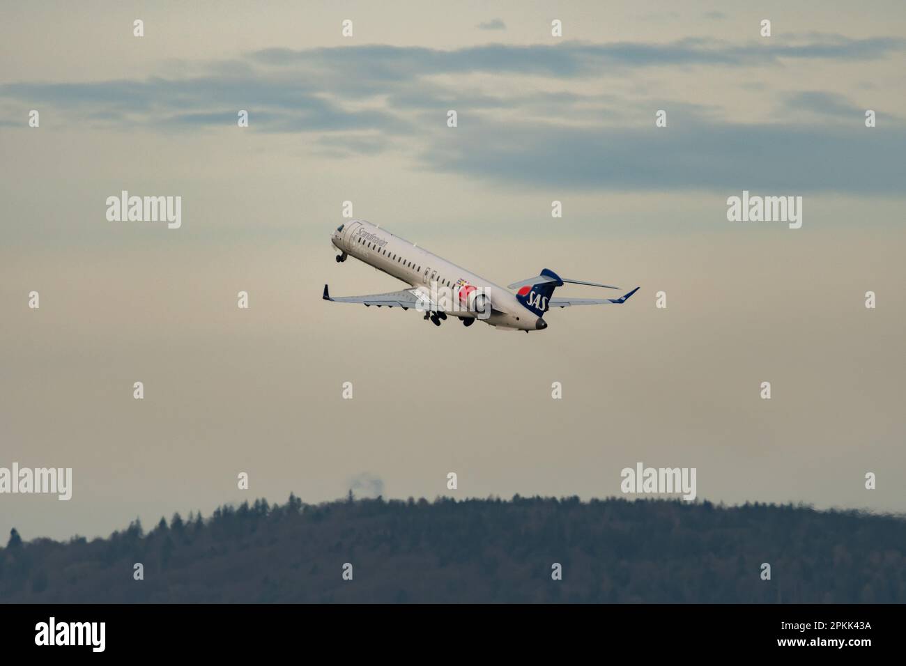 Sas bombardier crj 900 hi-res stock photography and images - Alamy