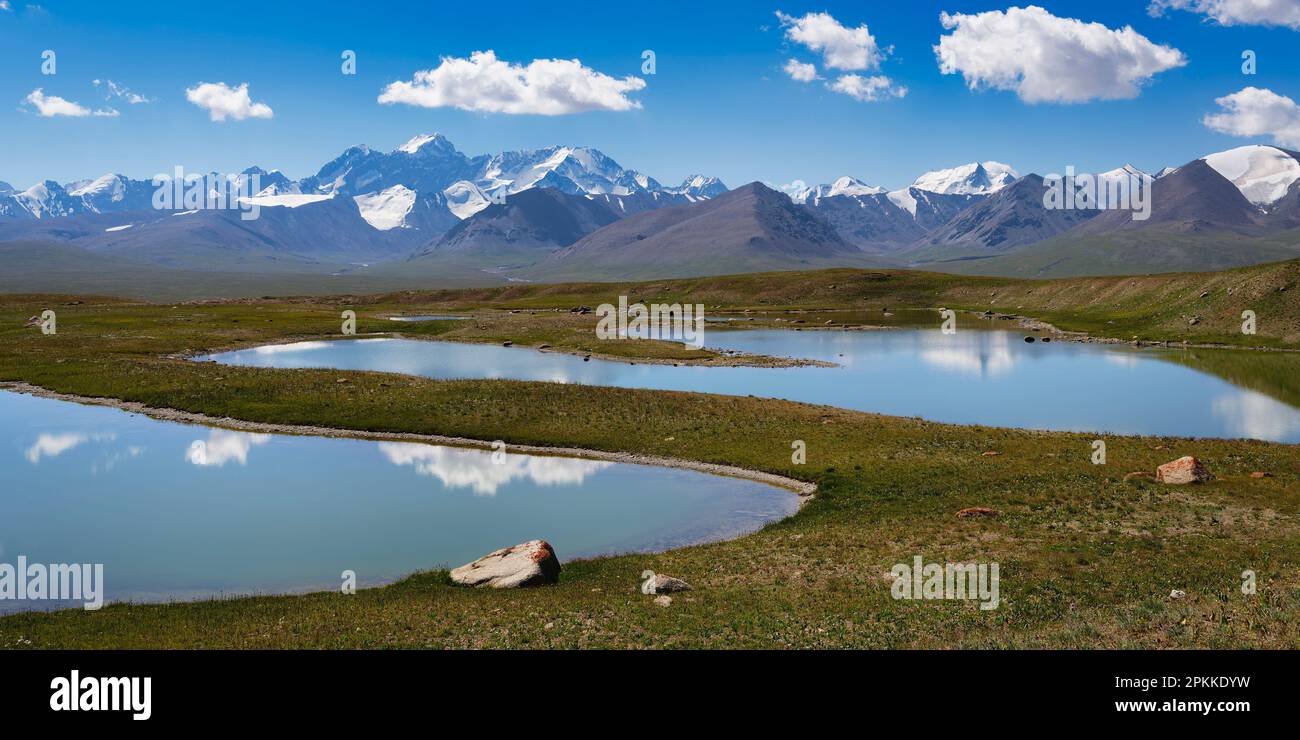 Alpine lake, Kakshaal Too in the Tian Shan mountain range near the Chinese border, Naryn Region, Kyrgyzstan, Central Asia, Asia Stock Photo