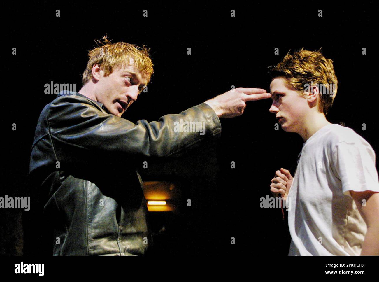 David Wilmot (Padraic), Kerry Condon (Mairead) in THE LIEUTENANT OF INISHMORE by Martin McDonagh at the Royal Shakespeare Company (RSC), The Other Place, Stratford-upon-Avon, England  11/05/2001 design: Francis O'Connor  lighting: Tim Mitchell  director: Wilson Milam Stock Photo