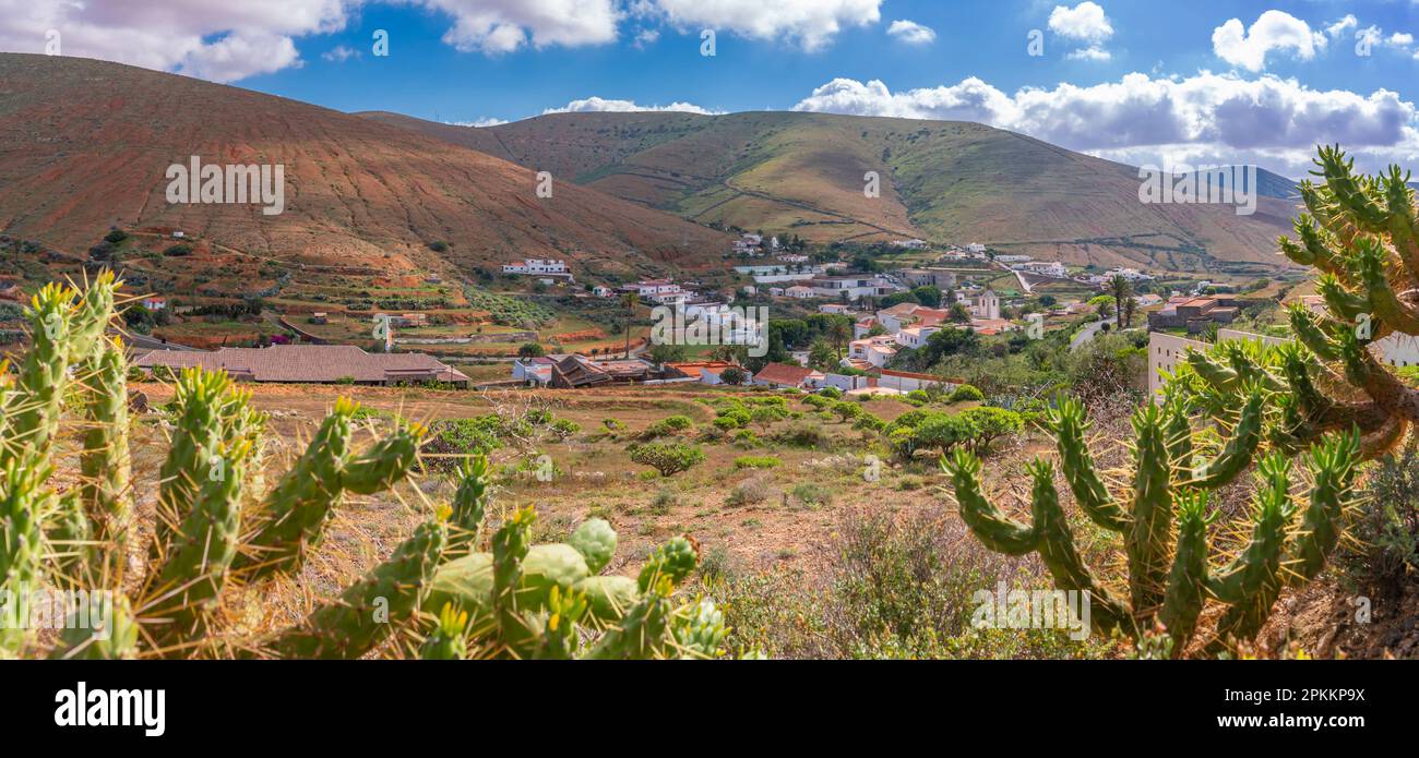 View of Betancuria set in dramatic landscape from elevated position, Betancuria, Fuerteventura, Canary Islands, Spain, Atlantic, Europe Stock Photo