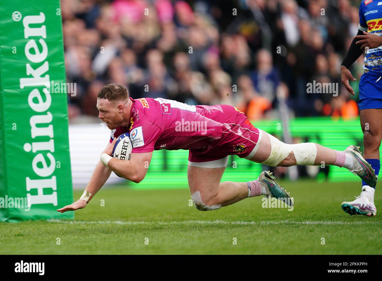 Exeter Chiefs’ Sam Simmonds scores their sides fourth try during the