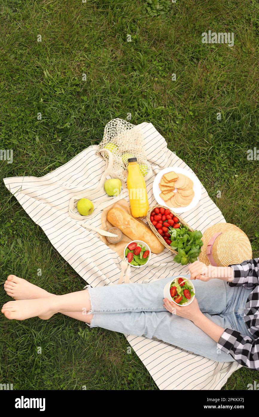 Picnic in grass tasty hi-res stock photography and images - Alamy