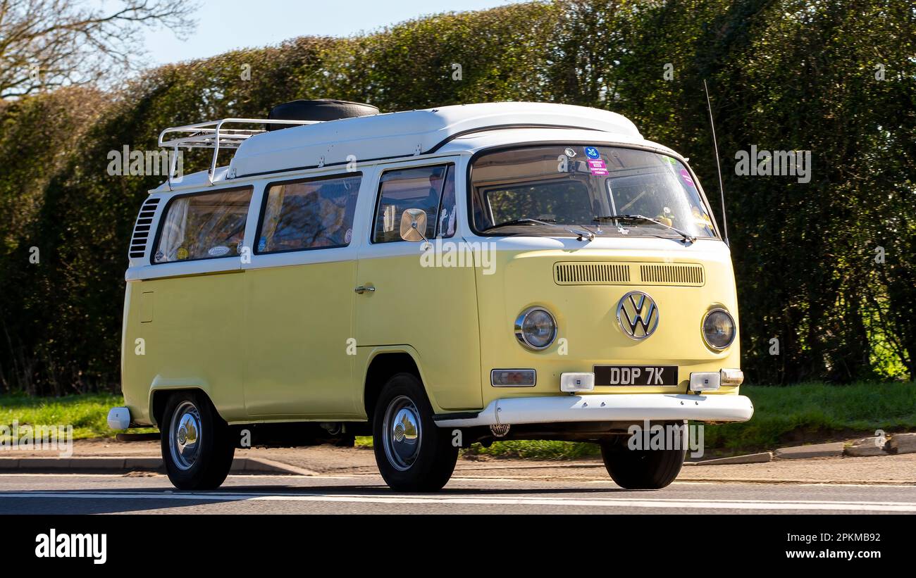 1972 VOLKSWAGEN  TRANSPORTER camper van travelling on an English country road Stock Photo