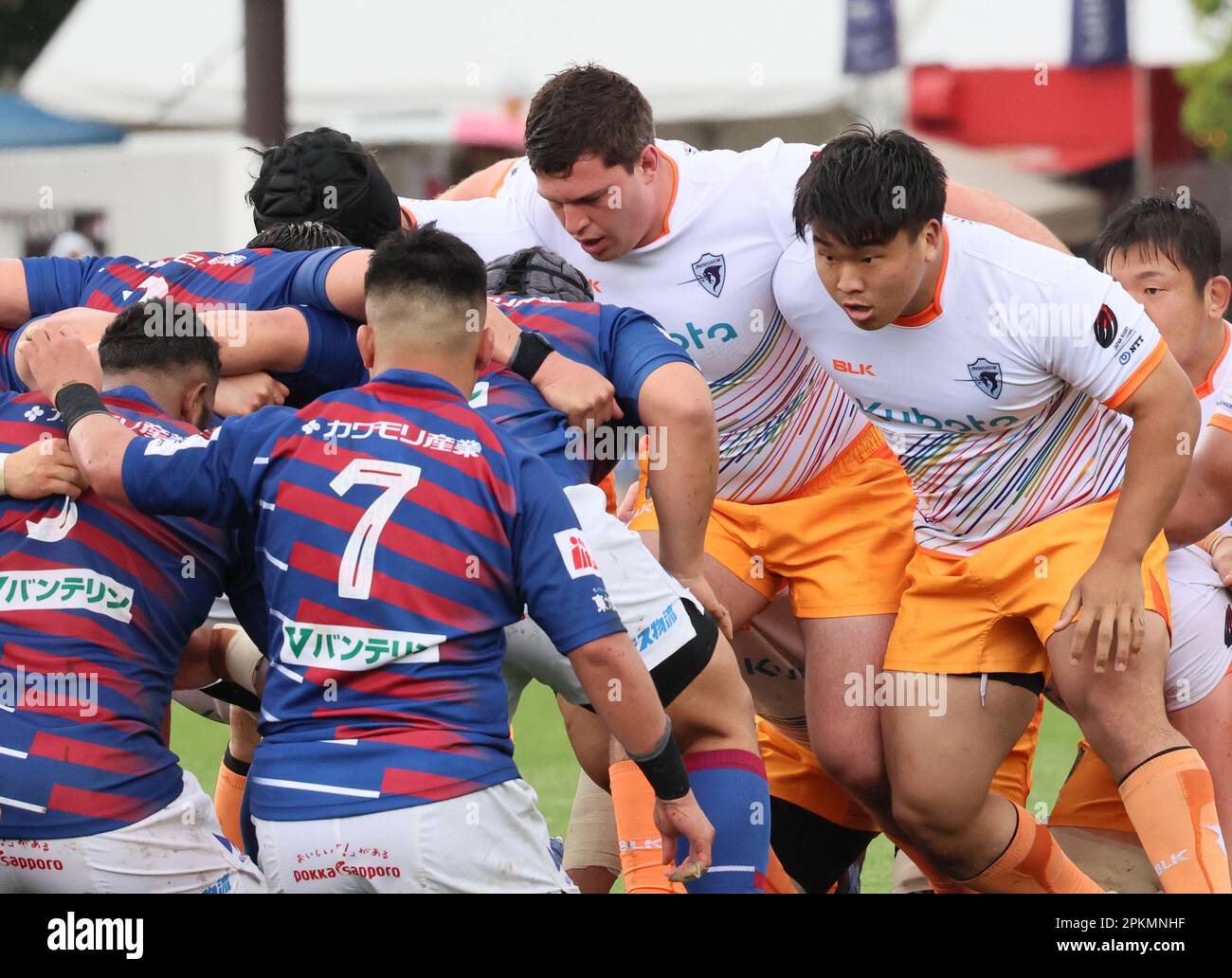 Tokyo, Japan. 8th Apr, 2023. Kubota Spears Funabashi Tokyobay (R) and