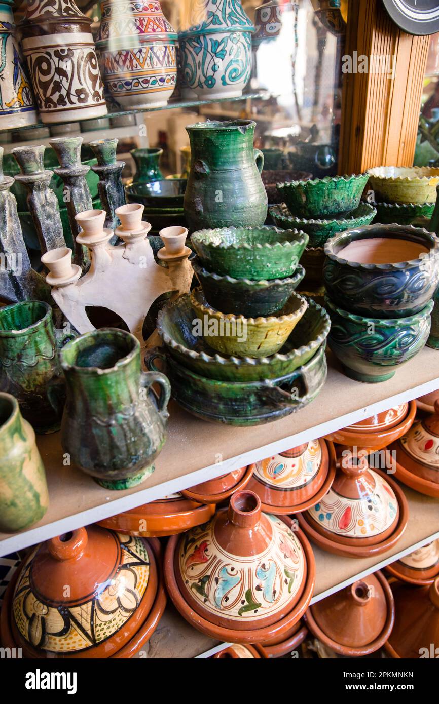 Pottery displays at a shop in L'Ensemble Artisanal du Marrakech Stock Photo