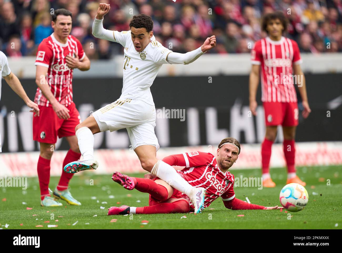 Lucas Höler, FRG 9 compete for the ball, tackling, duel, header, zweikampf,  action, fight against Jamal MUSIALA, FCB 42 in the match SC FREIBURG - FC  BAYERN MUENCHEN 1.German Football League on