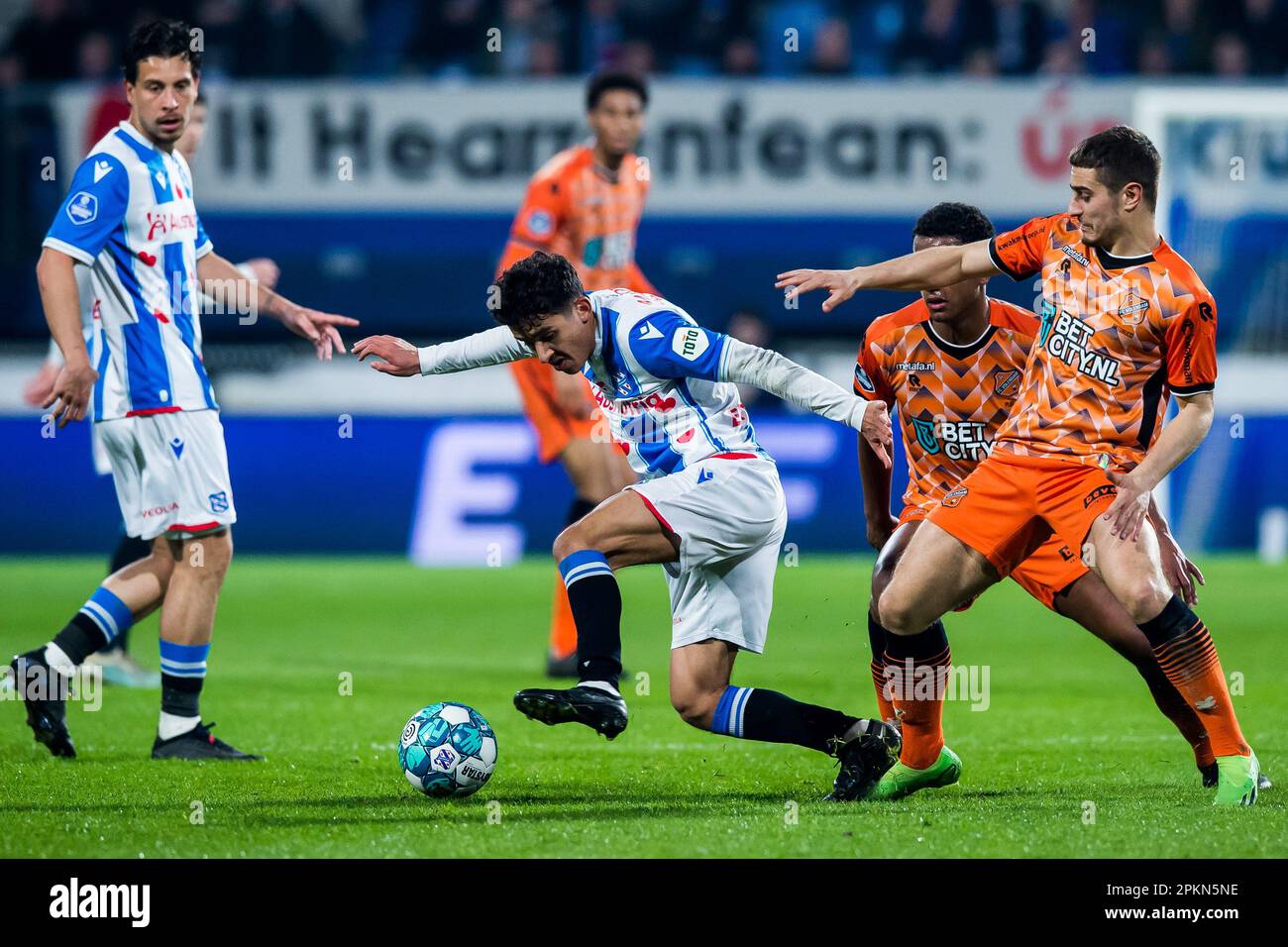HERENVEEN (lr) Osame Sahraoui of SC Heerenveen, Brian Plat of FC Volendam, Francesco Antonucci HERENVEEN (lr) Osame Sahraoui of SC Heerenveen, Brian Plat of FC Volendam, Francesco Antonucci
