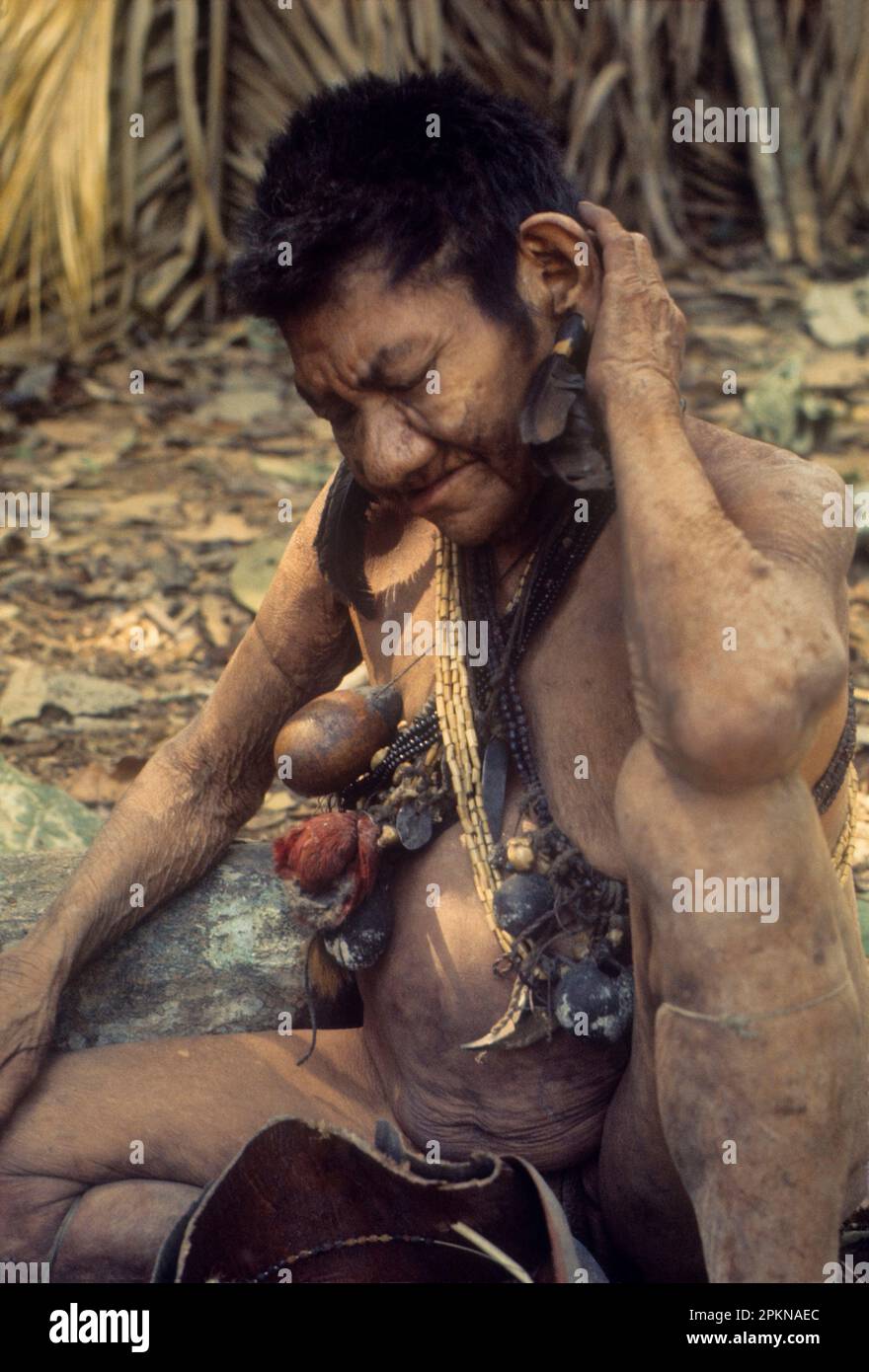 Old woman shaman from Hoti (Hodi) ethnic group. Venezuela, southern Bolívar and northern Amazonas States, foothills of the Sierra de Maigualida, South America. Stock Photo