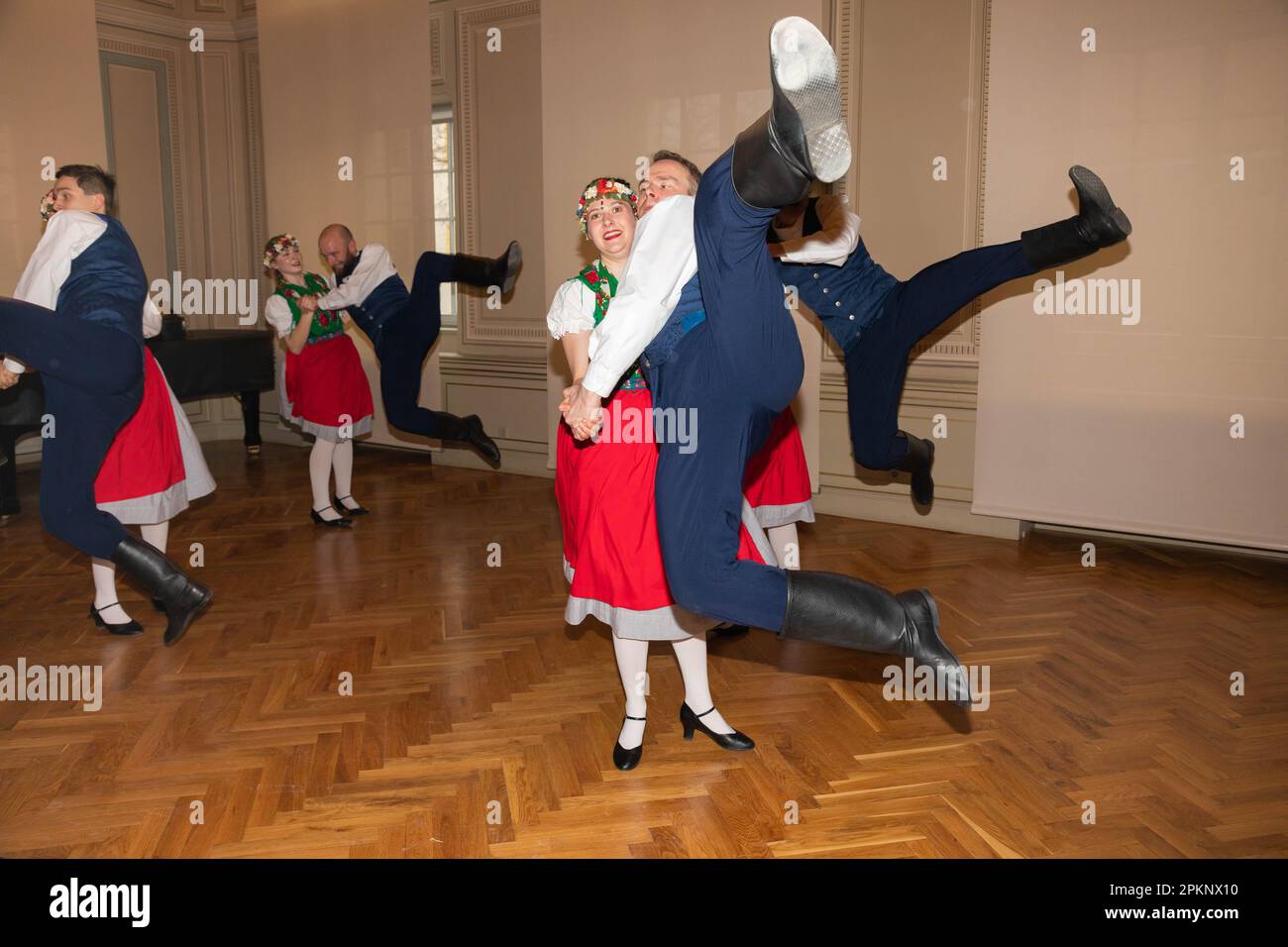 Sorbische Tanzfolklore, Musik, Gesang und typische Bräuche mit der Sorbischen Volkstanzgruppe Schmerlitz e.V. im Sorbisches Museum. Bautzen, 08.04.202 Stock Photo