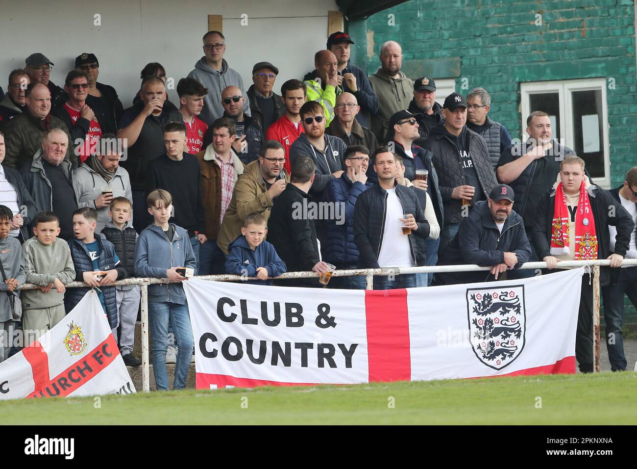 Hornchurch fans during Hornchurch vs Billericay Town, Pitching In