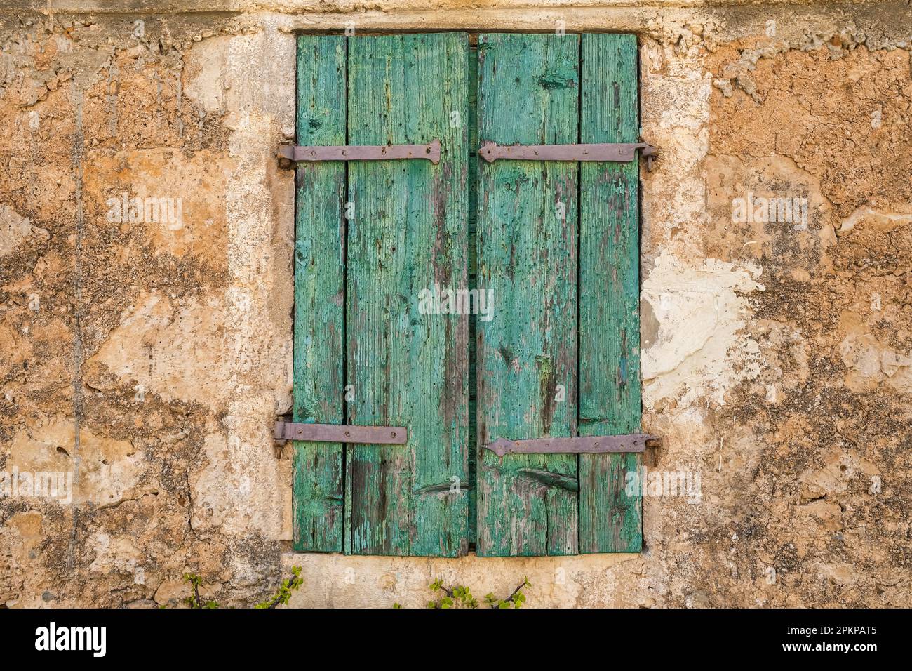 Window closed with old wooden shutters Stock Photo - Alamy