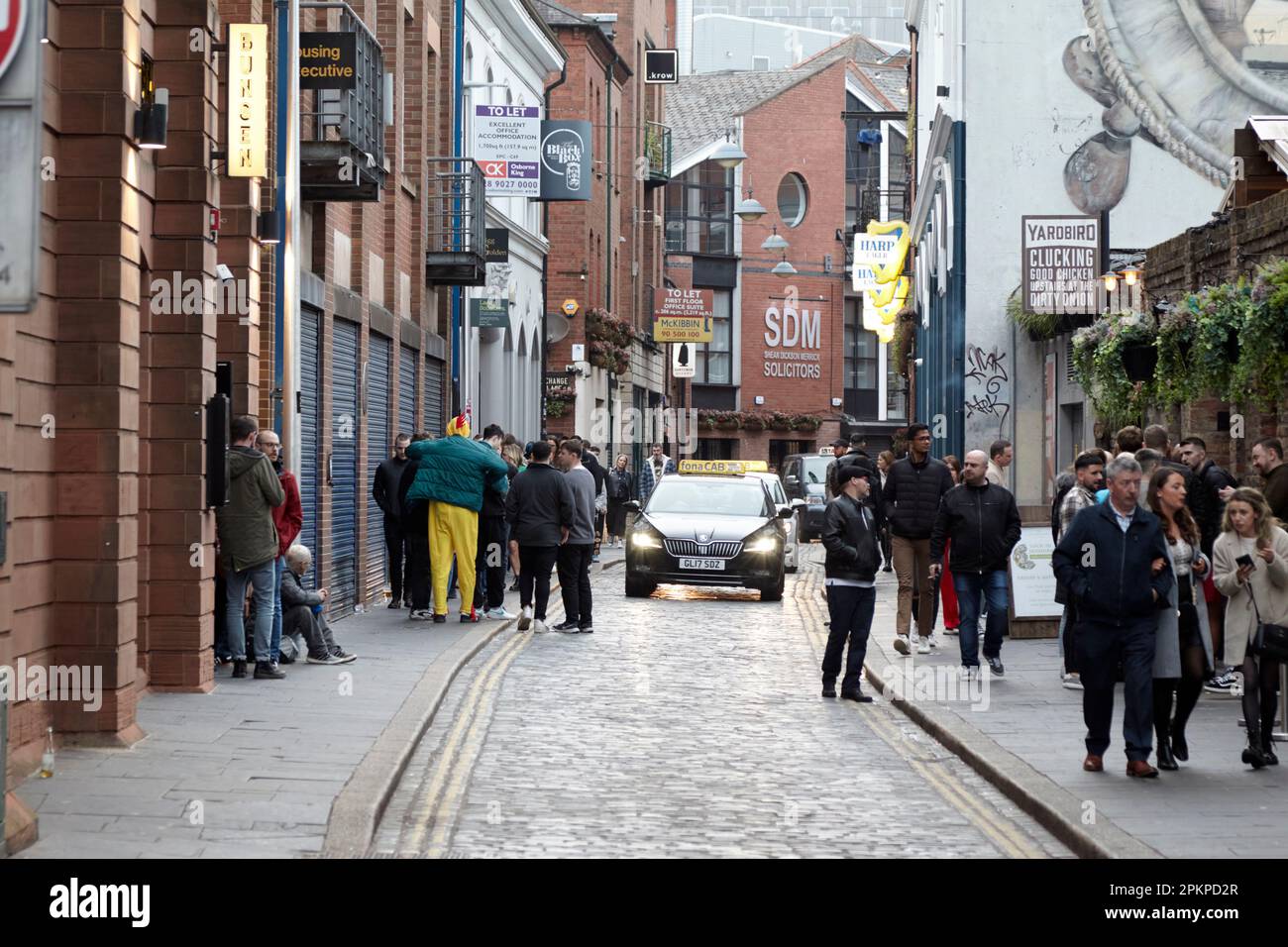 taxis driving through busy hill street on saturday evening cathedral
