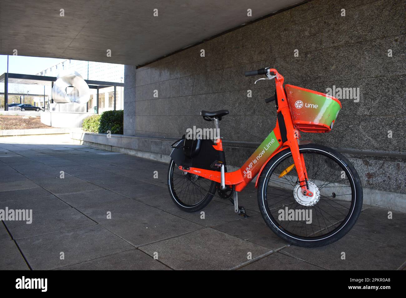 Lime bike in an underpass in Central Milton Keynes Stock Photo Alamy