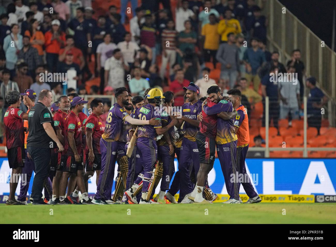 Ahmedabad : Gujarat Titans' players celebrate after winning the