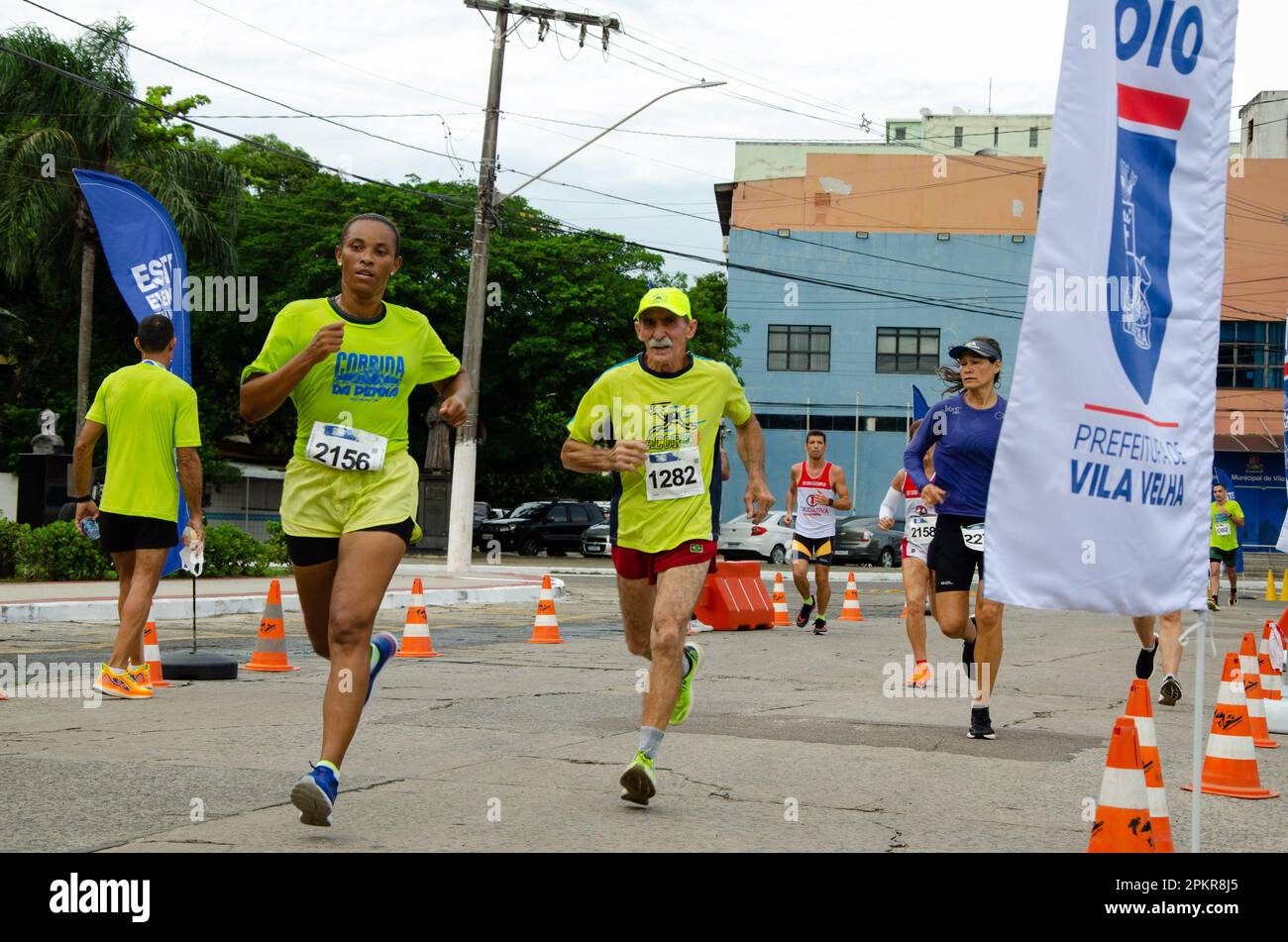 VILA VELHA, ES - 09.04.2023: CORRIDA DA PENHA ES - The tenth Penha Race was held this Sunday (9) with a course of 7 kilometers, the concentration and start were at Praça dos Ciclistas, in Praia de Itaparica, and the finish at Parque da Prainha, both in Vila Velha. The event, which started to be held in 2006, is part of the celebrations of Festa da Penha, the third largest religious festival in Brazil. (Photo: Vinicius Moraes/Fotoarena) Stock Photo