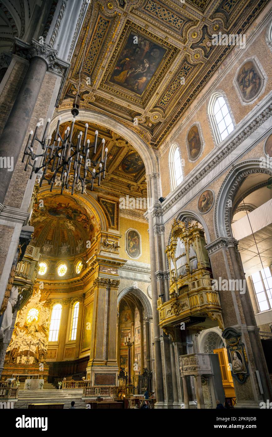 Italien, Neapel, Via Duomo, Kathedrale von Neapel (Duomo di Santa Maria  Assunta Stock Photo - Alamy