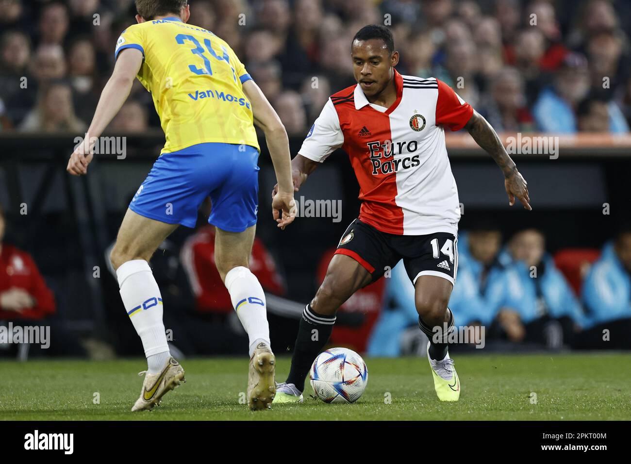 ROTTERDAM - (L-R) Luuk Wouters of RKC Waalwijk, Igor Paixao of ...